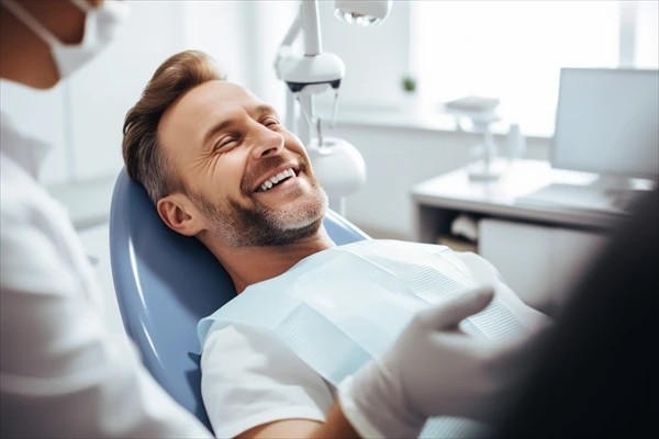 揭秘乌鲁木齐牙科的医院牙齿美白价目表 其中3D锆齿美白价格100起、冷光美白价格2000起